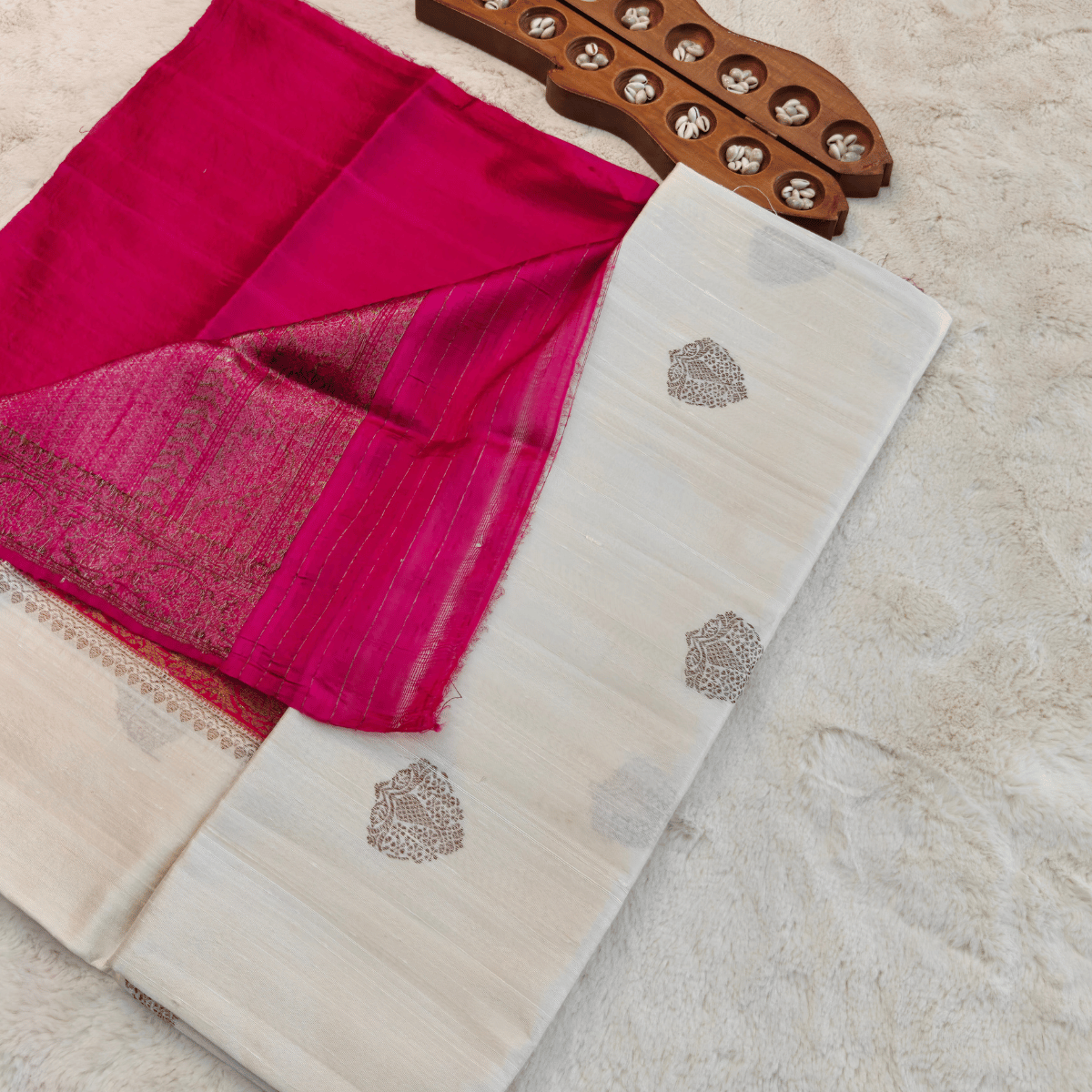 Pure Banarasi Silk Saree White with Pink 3D Border - Image 3