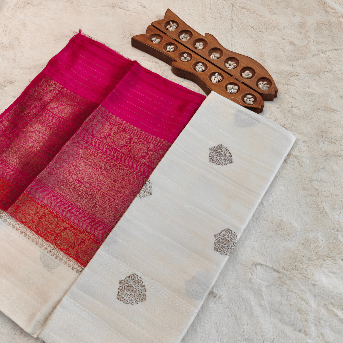Pure Banarasi Silk Saree White with Pink 3D Border - Image 2