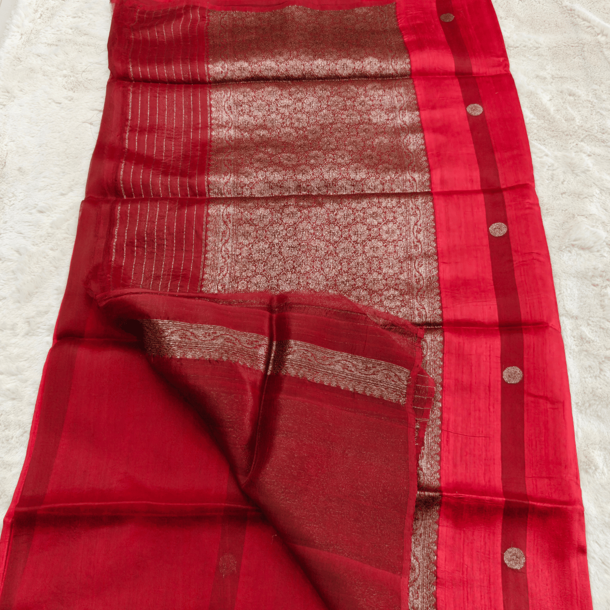 Pure Linen Matka Silk Saree (With Tissue Silk Blouse Red) - Image 3