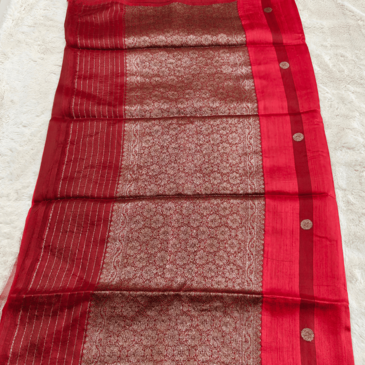 Pure Linen Matka Silk Saree (With Tissue Silk Blouse Red) - Image 4